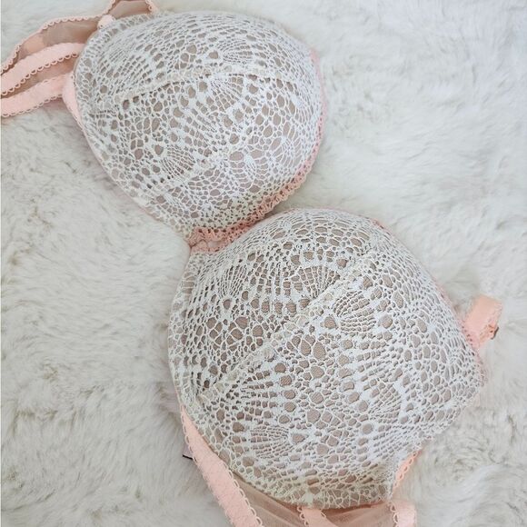 Victoria Secret Bra - Picture 2 of 5